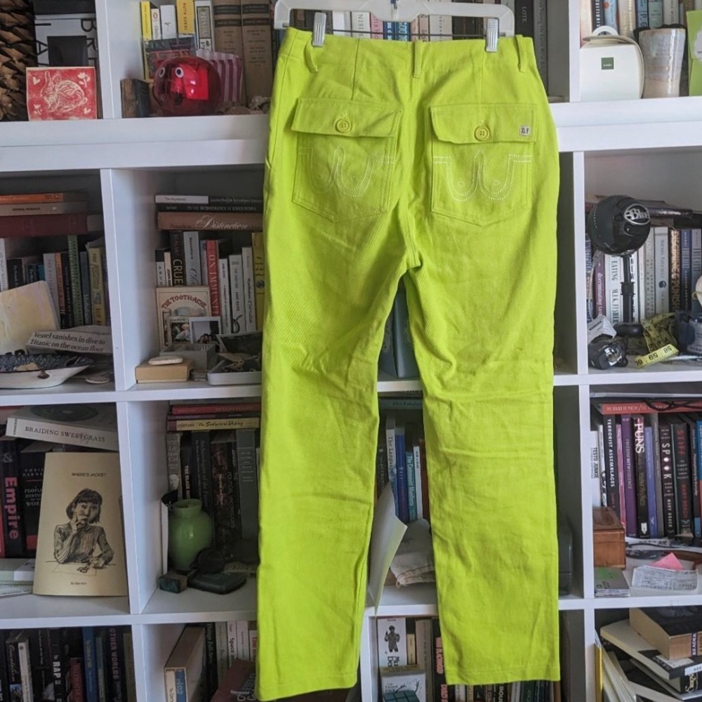 Chartreuse pants

flat measurements: 
waist: 14.5"
rise: 12"
hips: 20"